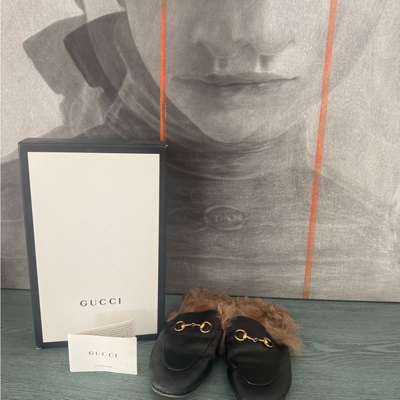 Gucci Black Loafers with Fur Trim - Picture 1 of 7